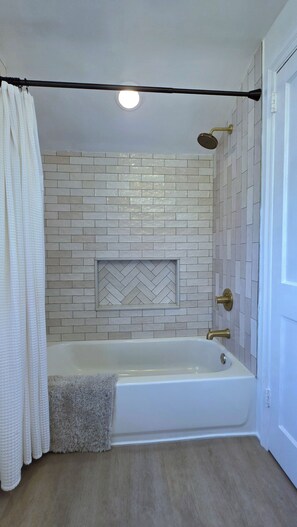 Bathroom - 3-bedroom house in Corning (Corning)