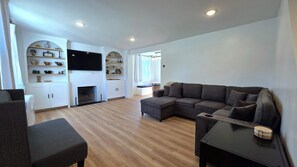 Living area - 3-bedroom house in Corning (Corning)