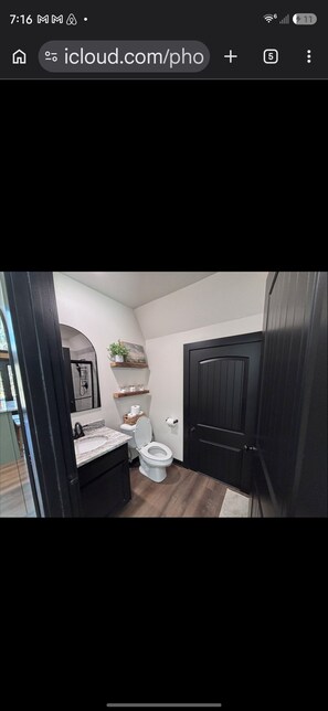 Bathroom - Cozy, private cabin the with hot tub, grill, and fire pit. (Clarksville)