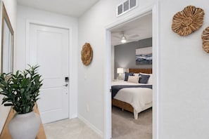 Room - Stunning Lakefront Calusa Country Club Condo - A Slice Of Paradise (Bradenton)