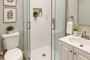 Bathroom - 2924 8 Cozy private room with bath near USC (Los Angeles)