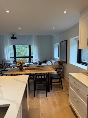 Dining - Premium chalet fully renovated on several acres overlooking private waterfall. (Oro-Medonte)