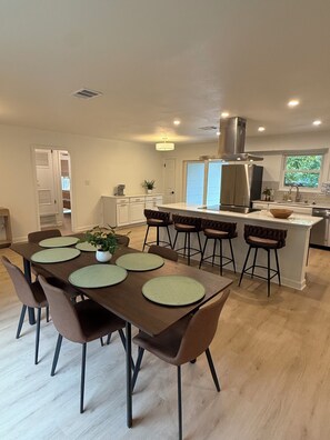 Dining - Renovated 3 Bed/2 Bath Austin Retreat Minutes from Downtown, Domain & Airport (Austin)