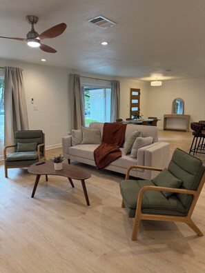 Living area - Renovated 3 Bed/2 Bath Austin Retreat Minutes from Downtown, Domain & Airport (Austin)