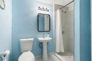 Bathroom - Homey”New” Cottage*mins to Stadium*nearAirport*Zoo (Jacksonville)