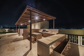 تناول الطعام بالخارج