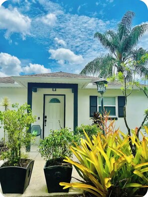 Exterior - 1-Acre Family Paradise, Perfect for Large Groups (Sanford)