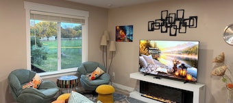 NEW! 4BR, 2 Kings, 2 Queens, Luxury Beds & Bedding, Minutes to Downtown Bismarck