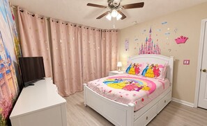 Room - Lake-View 5BR Home, Private Pool, Spa & Themed Rooms Near Disney (Kissimmee)