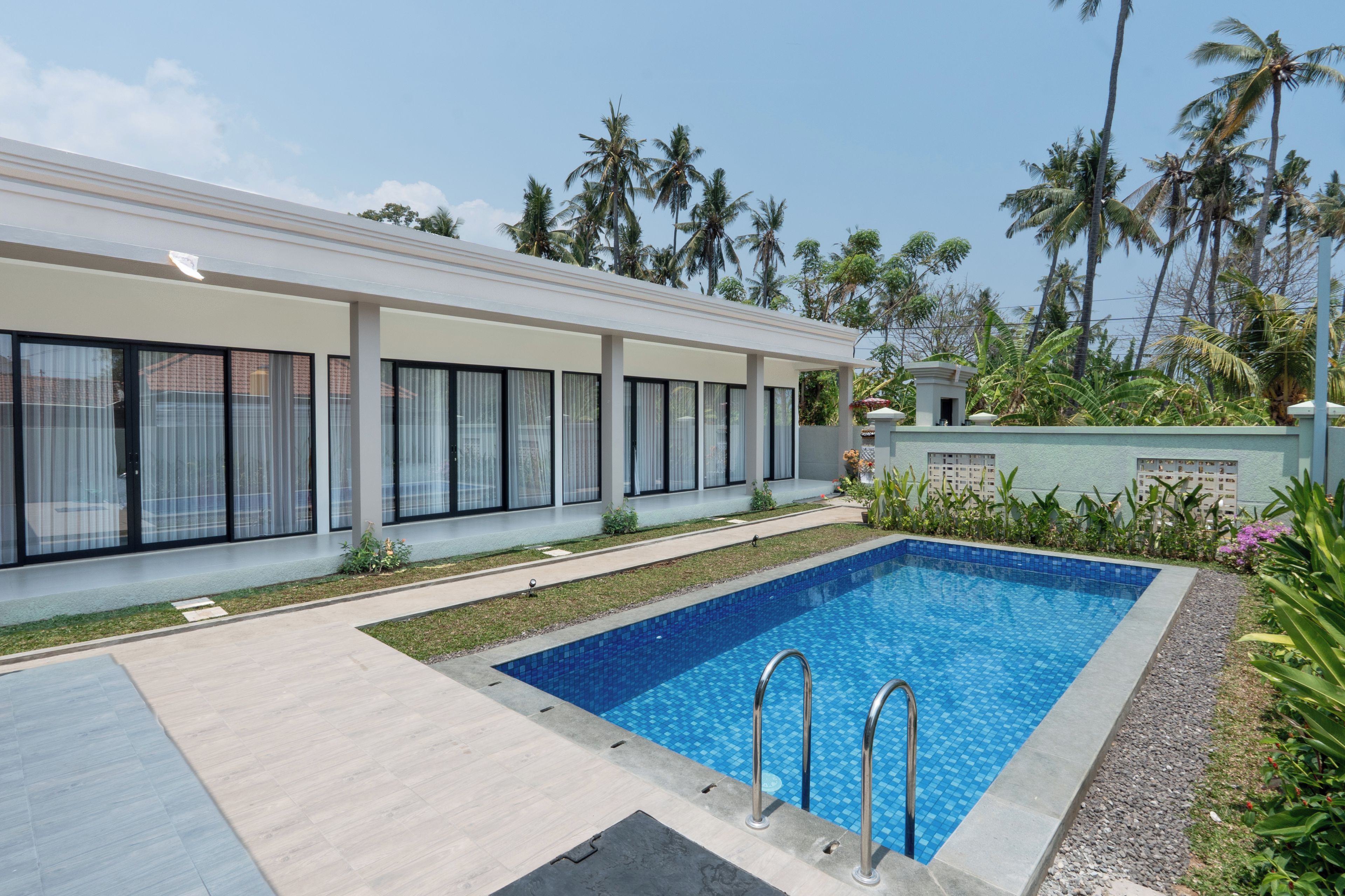 Kolam renang outdoor