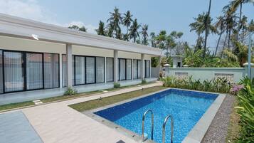 Kolam renang outdoor