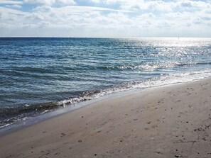A beach with a sandy shore and calm sea. - mit Grill und Garten in Neukirchen by Interhome (Kraksdorf)