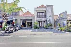 Front of property - Townhouse Oak near Icon Mall Sanur (Bali)