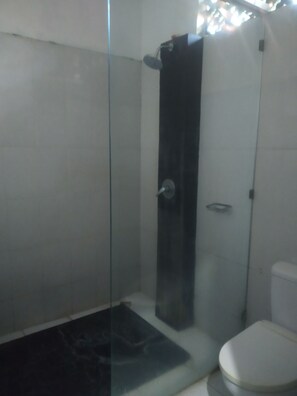 Bathroom - Townhouse Oak near Icon Mall Sanur (Bali)