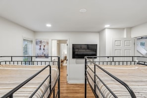 76-96 Maple Dr - (76) - Lake & Leisure-Dock, Game Room, Golf Cart, (Winchester)