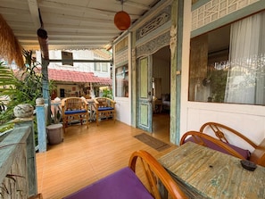 Tempat makan luar