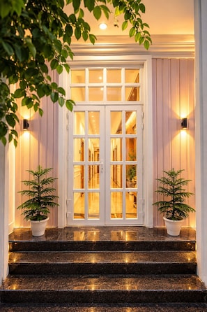 Interior - Darpan Nikunj (Vrindavan)