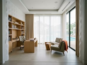 Interior - Spacious 4-bedroom house in tranquil Minneapolis with AC and gym (Minneapolis)