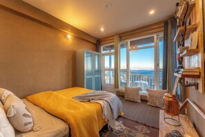 Room - A pinewood retreat with a private sky deck amidst farms & orchards (South Gola Range)