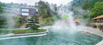 Howard Johnson Lake Serenity Hotel Neijiang