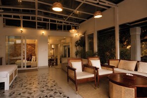 Terrace/patio - Amoha glasshouse 5-bedroom bungalow in tranquil Rishikesh with AC (Rishikesh)