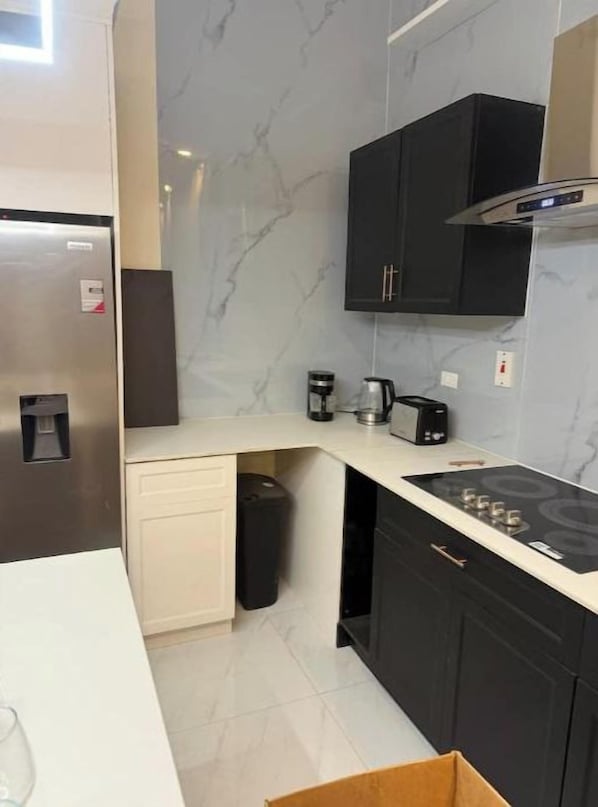 Private kitchen - Qamar Villa, Kingston, Jamaica, Villa 1 (Kingston)