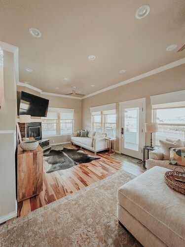Meadowsweet Farm - 2 Homes for 24 - Hot Tub, Barcade, 8 Acres Near Ashland