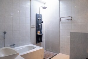 Bathroom - A tropical Bali villa with a private pool and peaceful vibes (Gianyar)