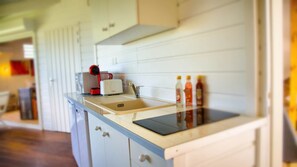 A kitchen with a countertop, a sink, a toaster, and a bottle of sauce. - Villa O Coeur de Deshaies. Sea view. Swimming pool (Deshaies)