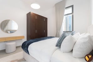 Room - Vogue | Marina Wharf Steps away to JBR Beach (Dubai)