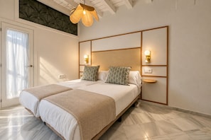 A double bed with two pillows, a bedside table with a lamp, and a ceiling light fixture. - Genteel Home Patio del Arenal 001 (Seville)