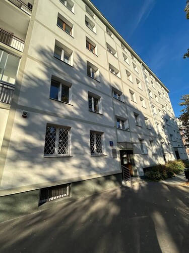 Lumina 2room Apt w/ Parking near center