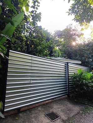 Property grounds - Private Jungle Retreat w Lagoon, Walk to Beach (Cocles)