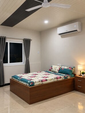 Room - Rudraksh Resort (Ratlām)