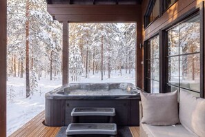 Outdoor spa tub - Stay North - Levin Sevilla (Kittilä)