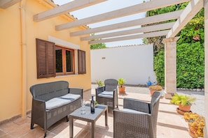 An outdoor seating area with wicker furniture and a pergola. - Villa Sureda - By Dream Villas Pollensa (Pollensa)