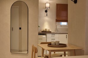 Dining - Acropolis Apartment by Lumen Living (Athina)