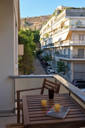 Outdoor dining - Acropolis Apartment by Lumen Living (Athina)