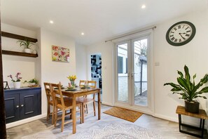 Dining - Charming 2-Bed Cottage near Bodiam Castle, Rye & Camber Sands (Hawkhurst)