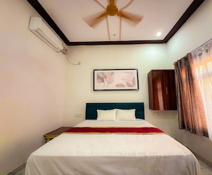 Room - Shri Kishori Ji Dhaam Homestay (Mathura)