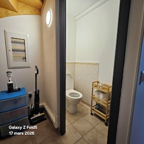 Bathroom - Vrbo Property (Bréziers)