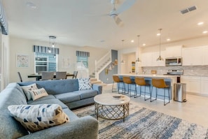 Living area - Windsor Island - 8077 (Davenport)