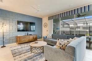 Living area - Windsor Island - 8077 (Davenport)
