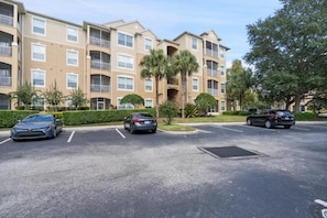 A multi-story parking garage with several cars parked. - Windsor Hills - 11510 (Kissimmee)
