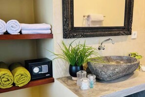 Bathroom - Vrbo Property (TEGALALANG, Bali)