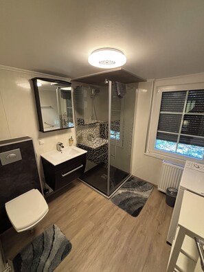 Bathroom - Vrbo Property (Königs Wusterhausen)