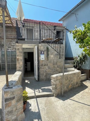 House entrance - Traditional stone house with terrace, near the beach (Trogir)