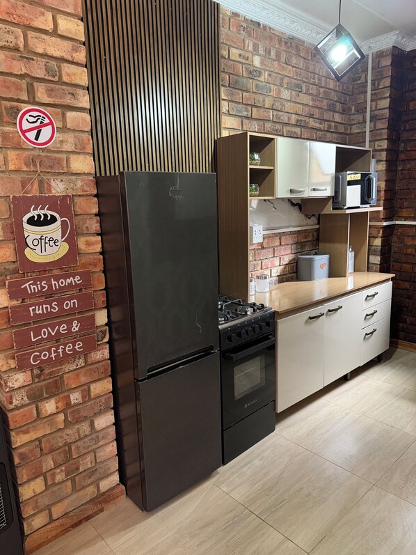 Private kitchen - Escape to the peaceful beauty of Hogsback and experience a relaxing stay (Hogsback)