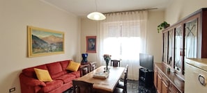 Living area - Vrbo Property (Parma)