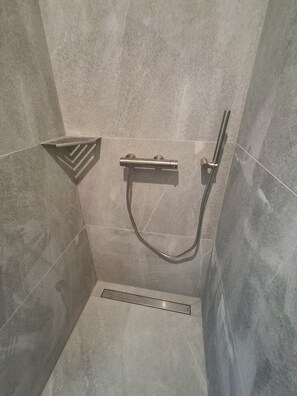 Bathroom - Vrbo Property (Chambéry)